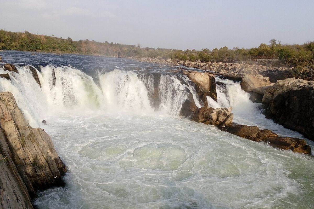dhuandhar falls in bhedghat