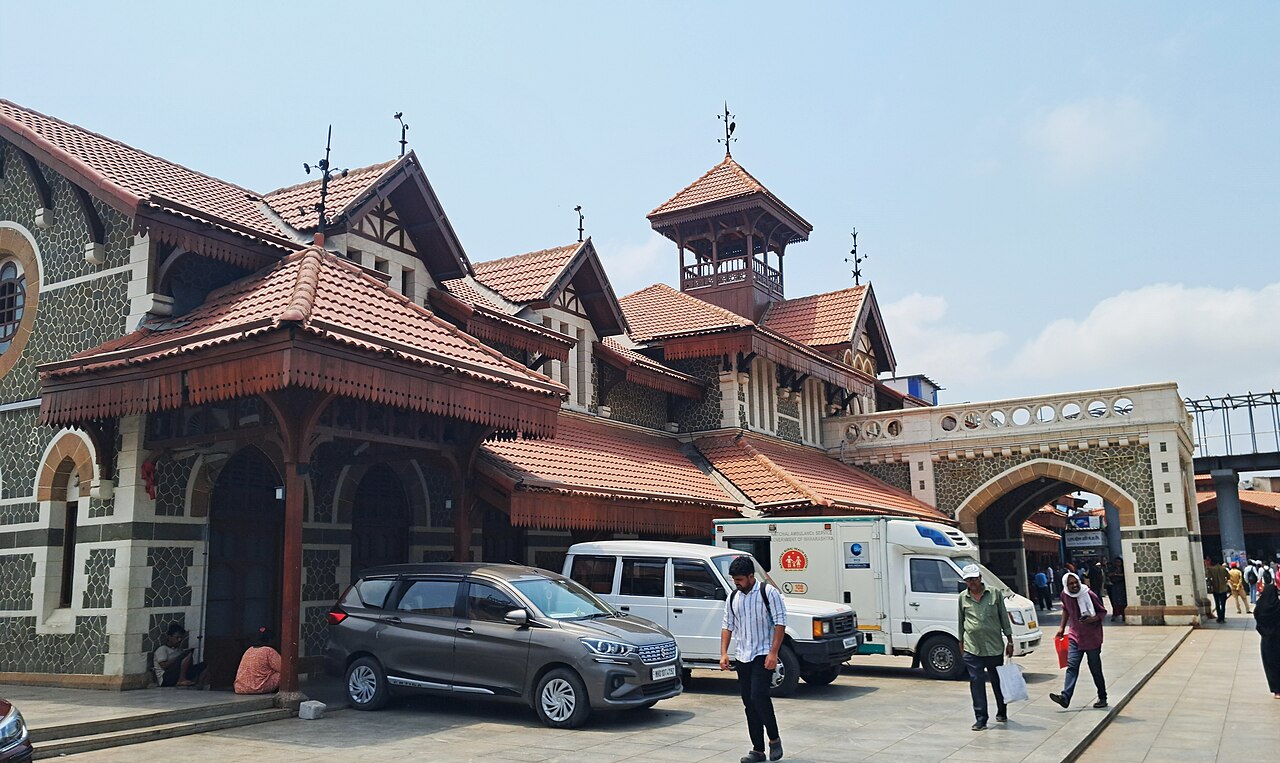 Bandra Station