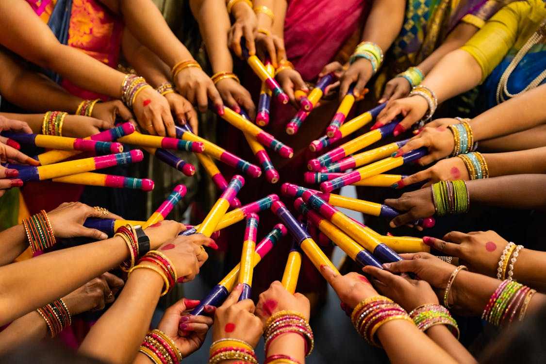 women playing dandiya