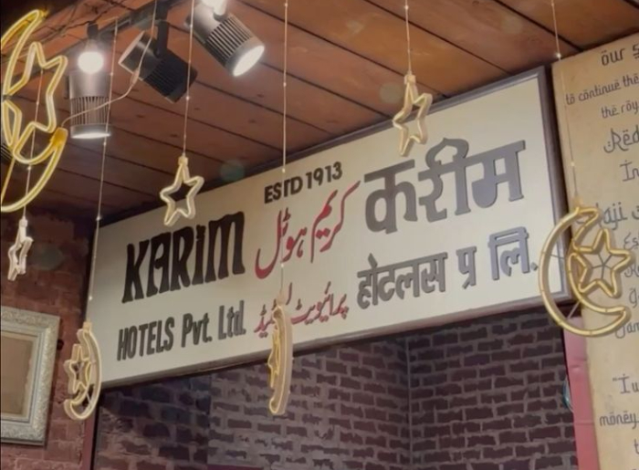 Breakfast places near Red Fort in Old Delhi