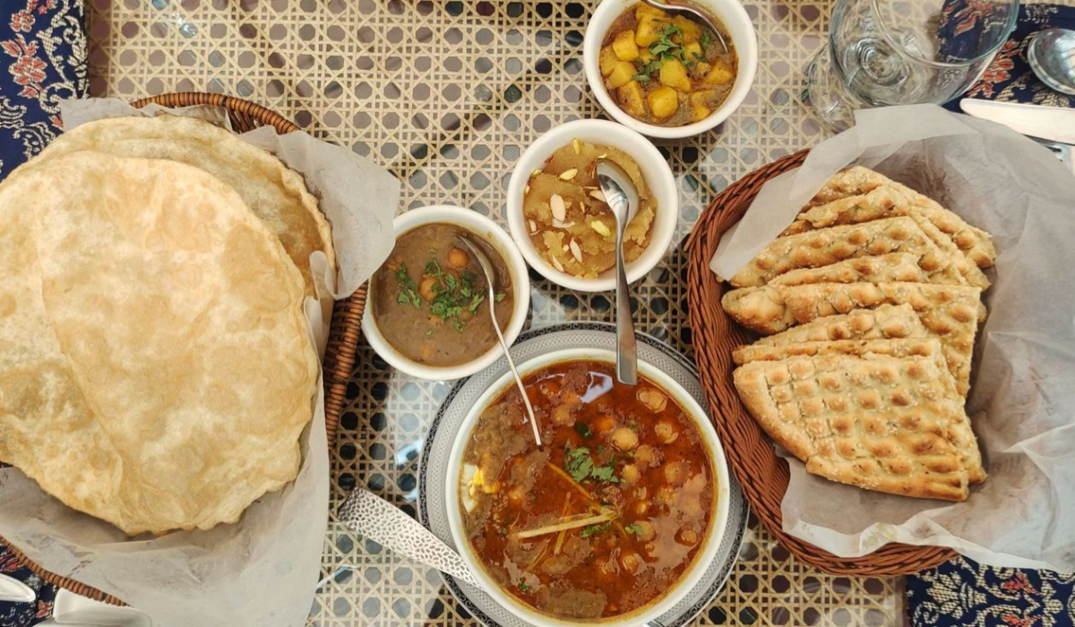 Breakfast places near Red Fort in Old Delhi