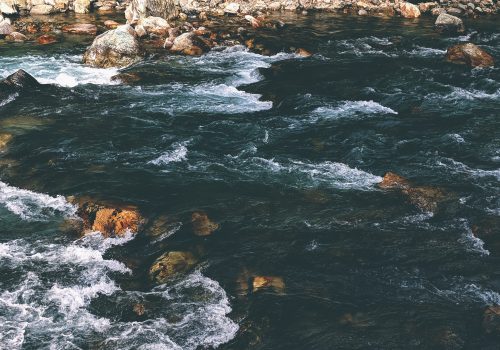 ashwini-chaudhary-Zvk6OCdcB7w-unsplash-Parvati-river-kasol